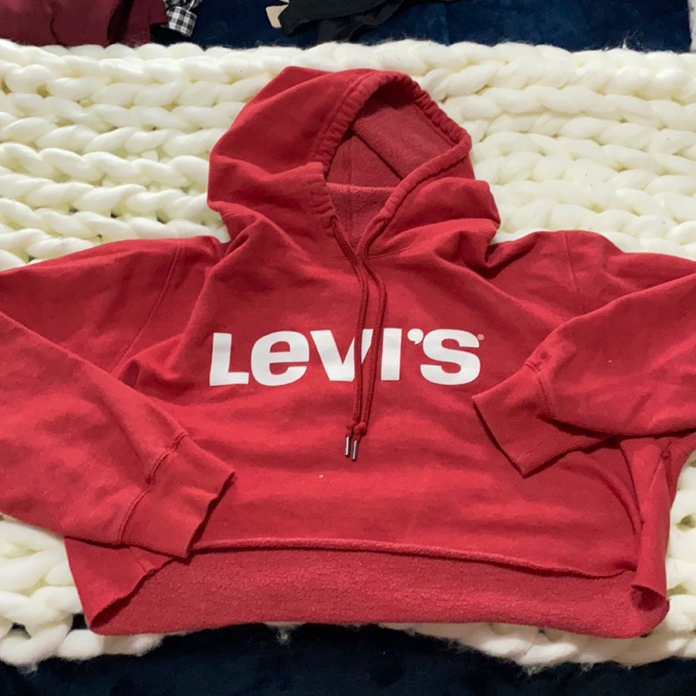 LEVI’S cropped sweatshirt!